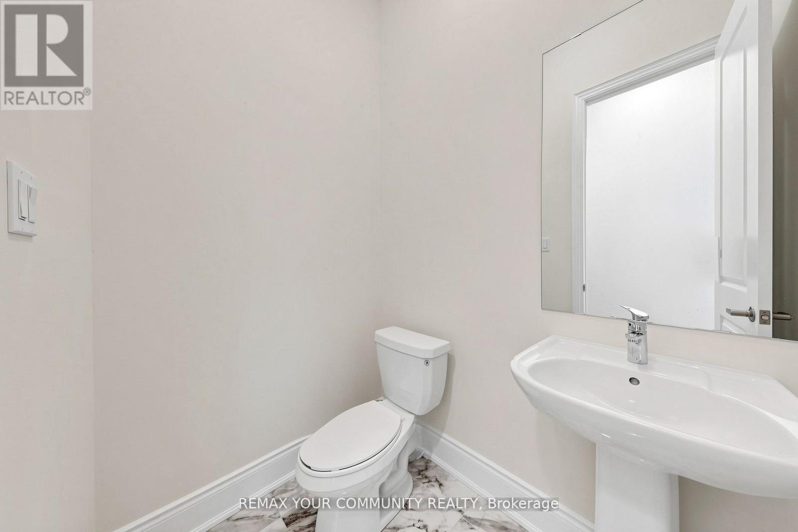 31 LORRAIN HAND CRESCENT - Image 11