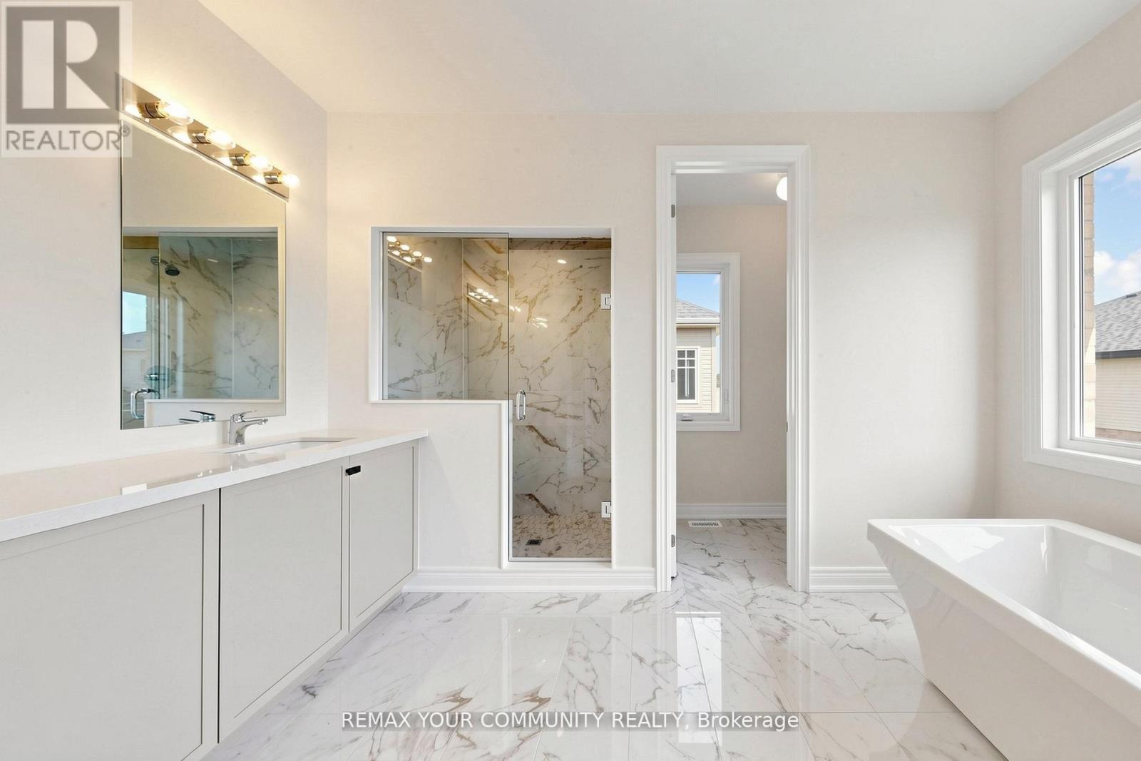 31 LORRAIN HAND CRESCENT - 15