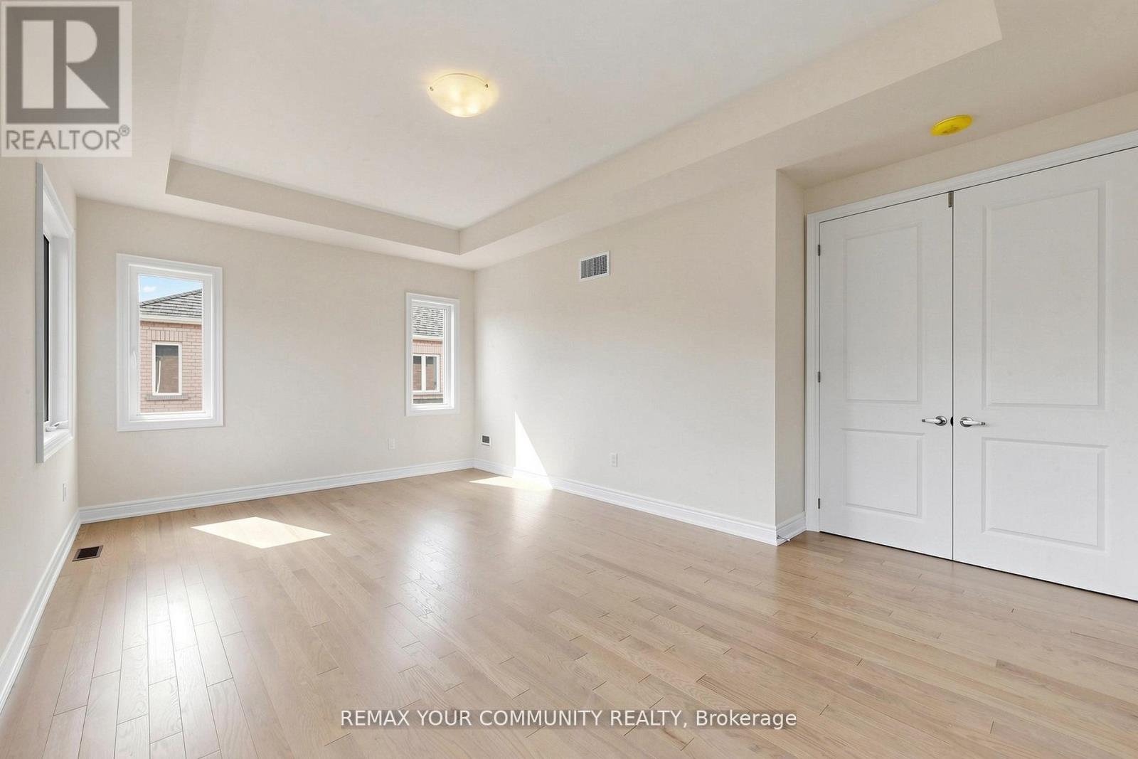 31 LORRAIN HAND CRESCENT - 20