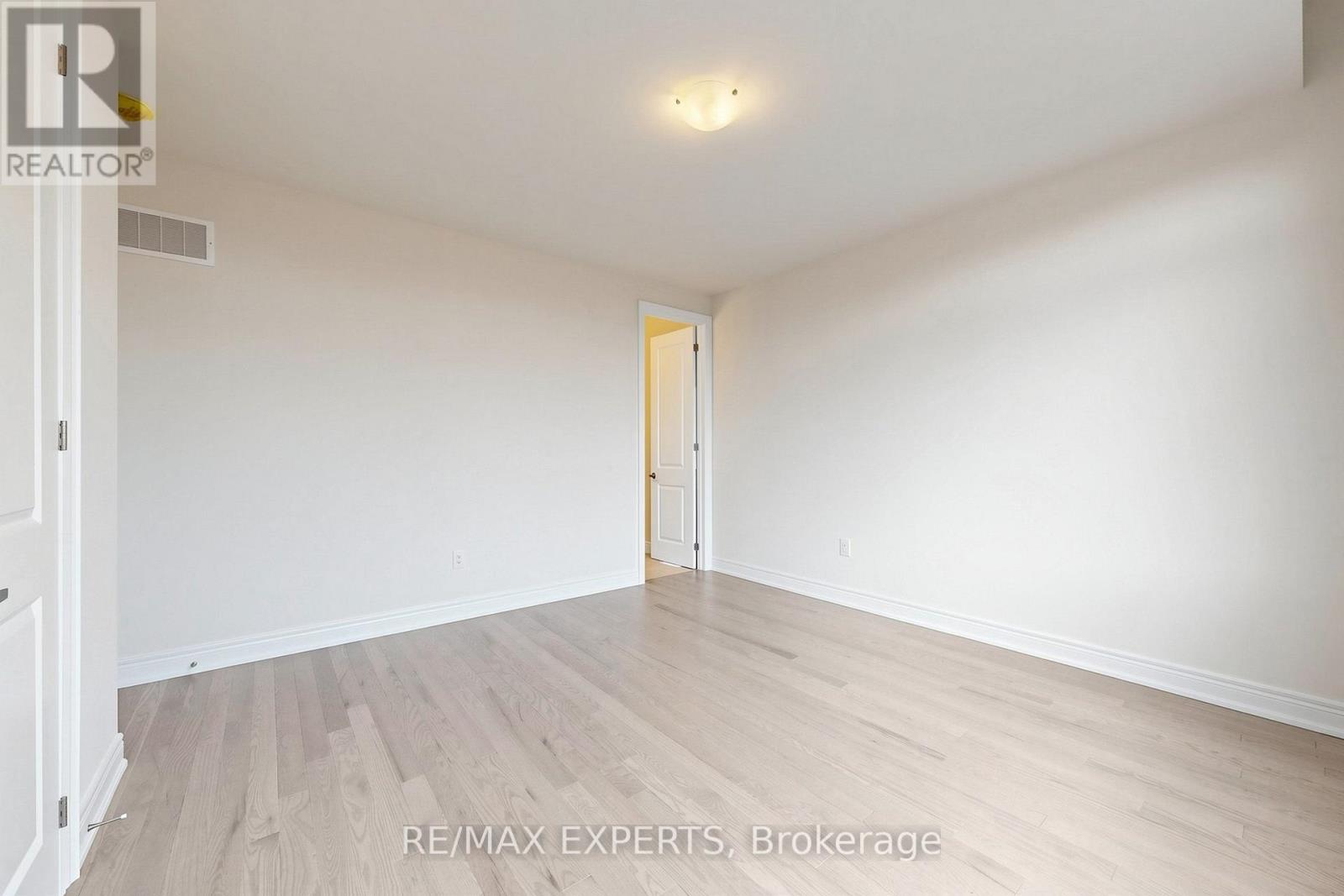 60 BUD LEGGETT CRESCENT - 39