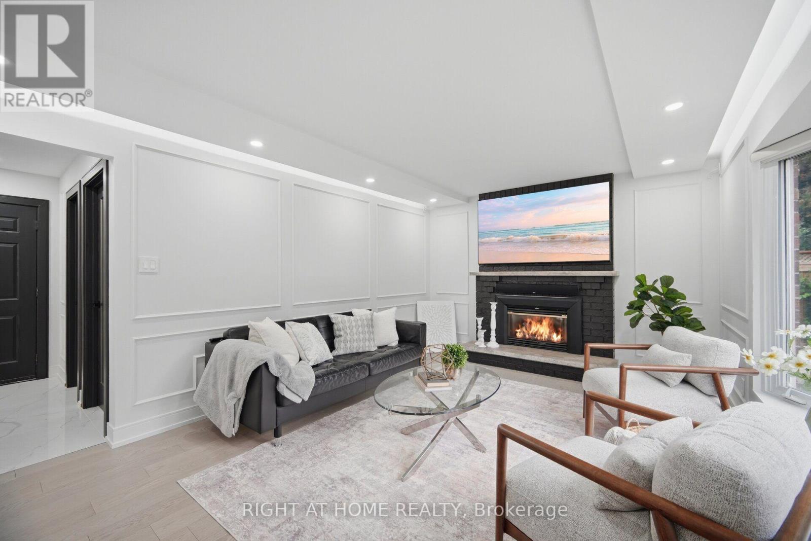 4 SIMMONS CRESCENT - 13