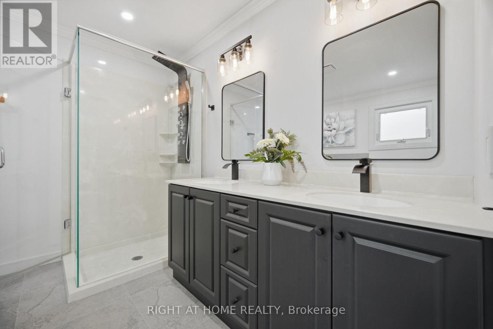 4 SIMMONS CRESCENT - 20