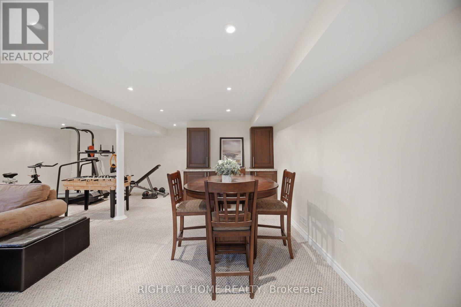 4 SIMMONS CRESCENT - Image 37
