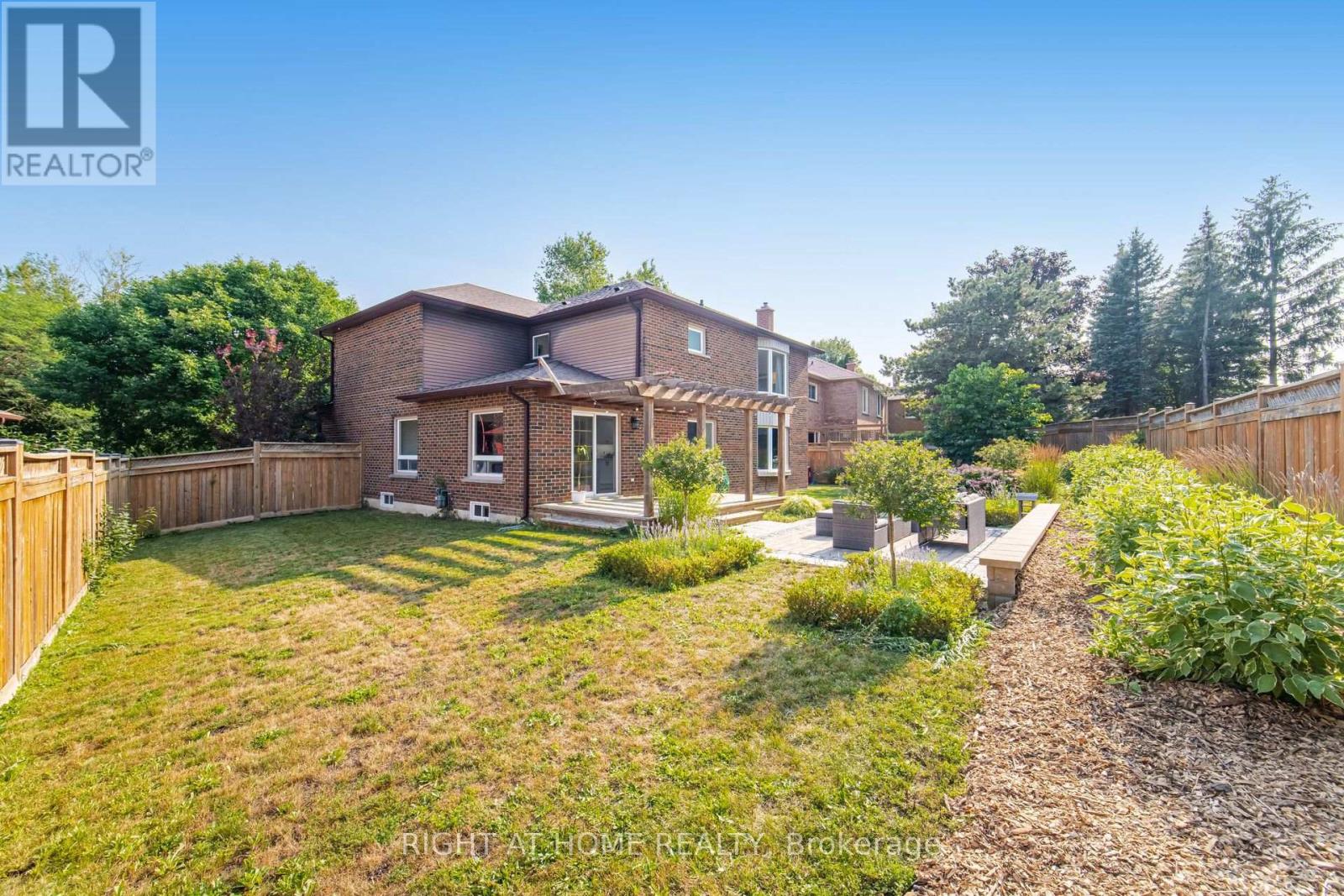 4 SIMMONS CRESCENT - Image 49