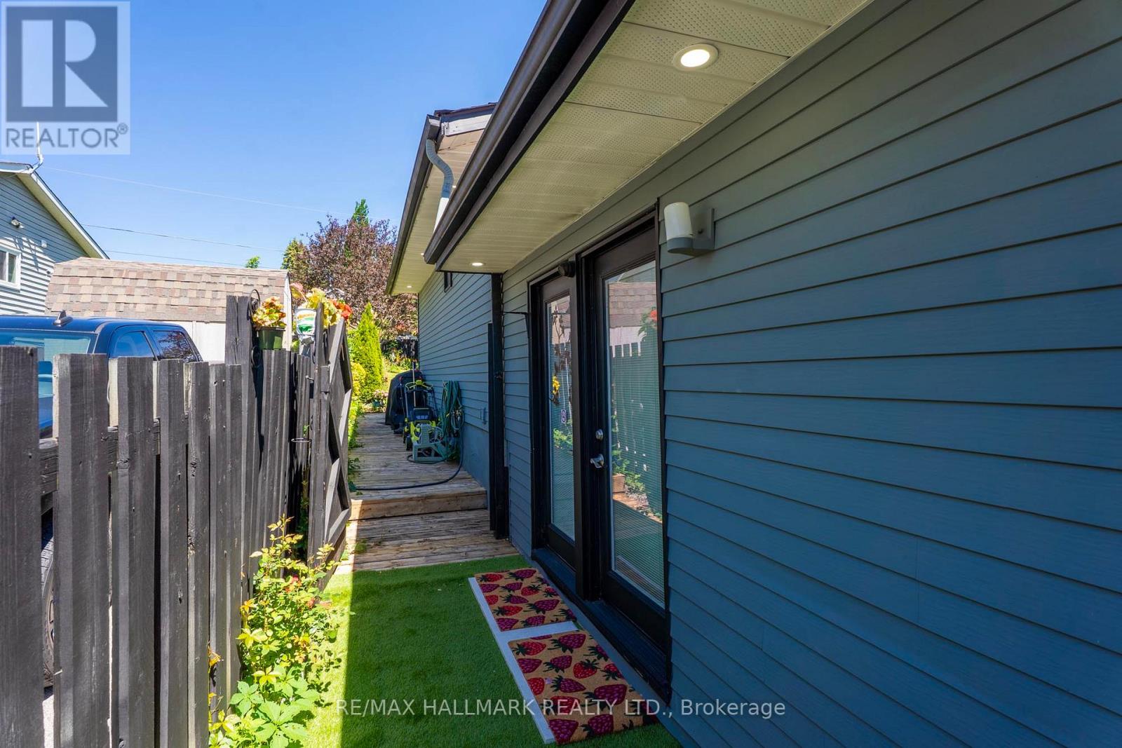 268 PASADENA DRIVE - 18