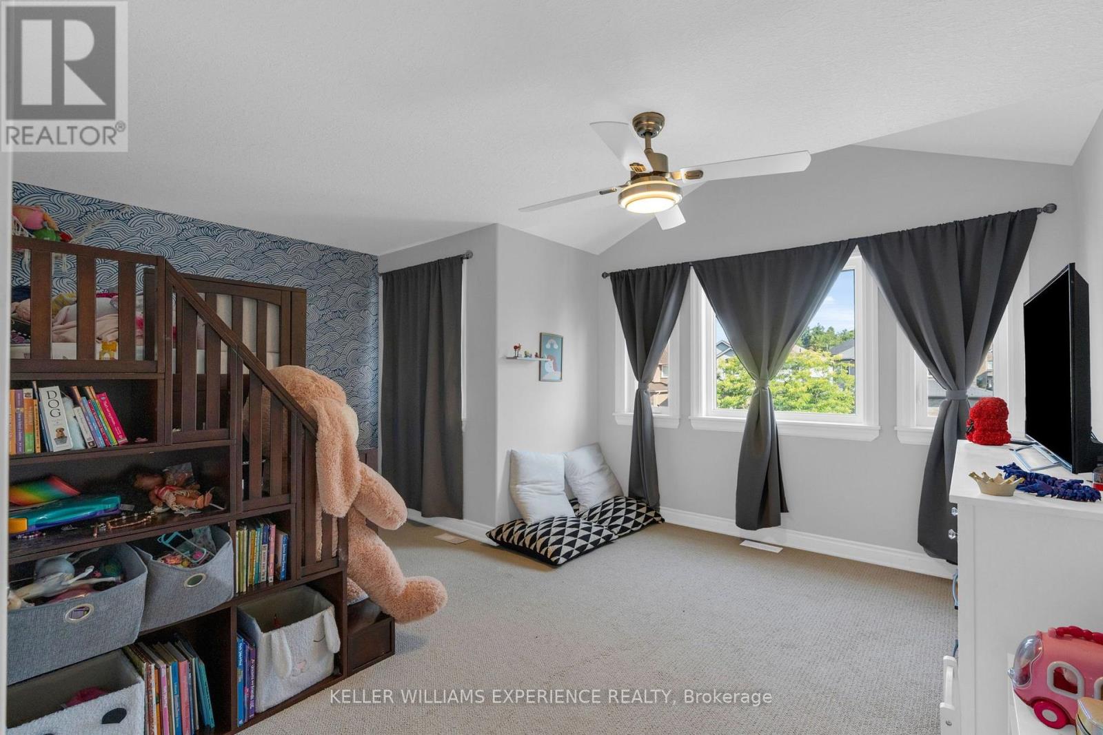 53 SOVEREIGN'S GATE - Image 17