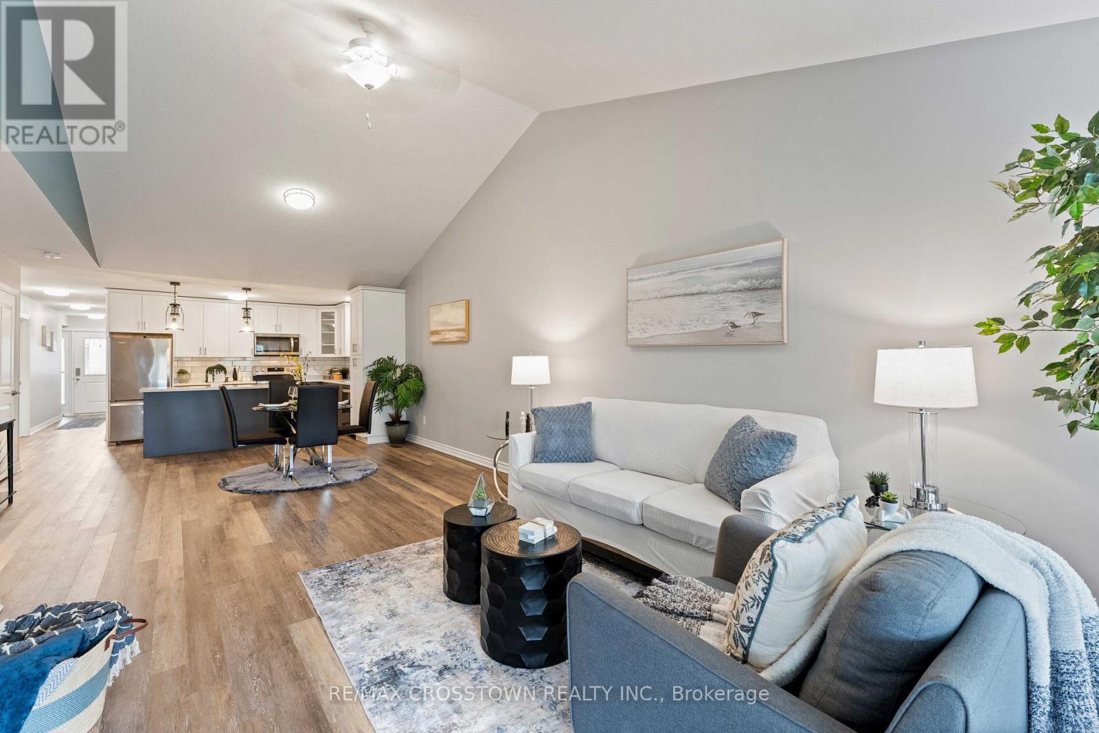 70 IVY CRESCENT - 12