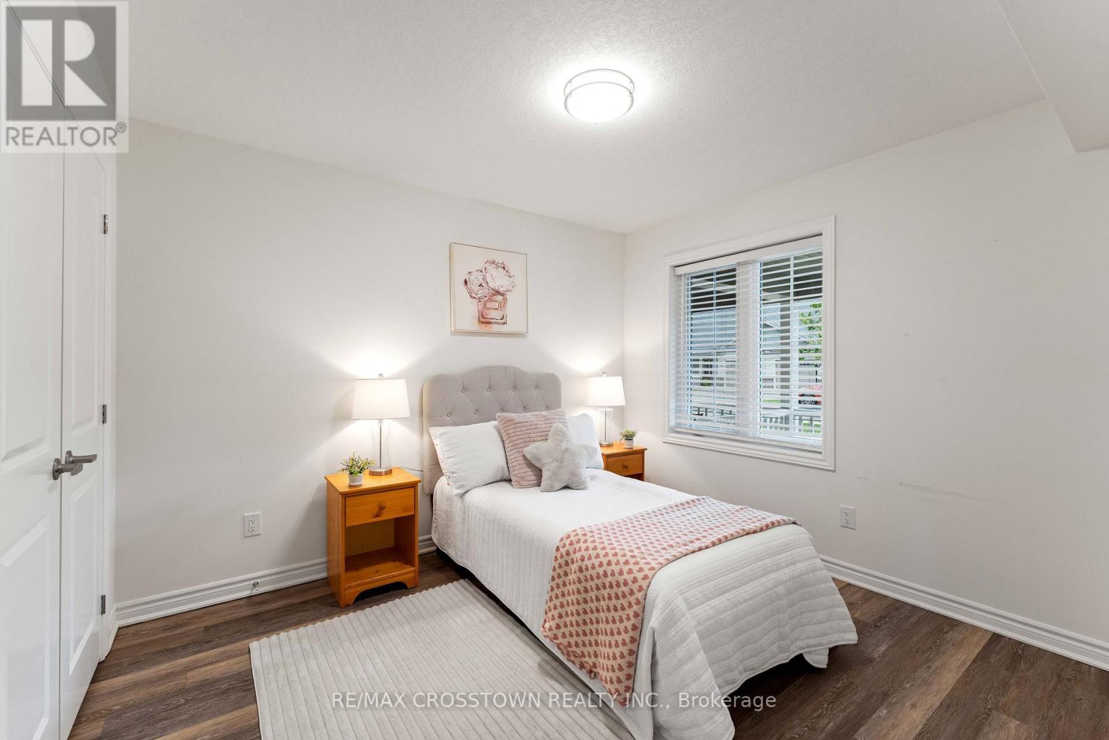 70 IVY CRESCENT - 16