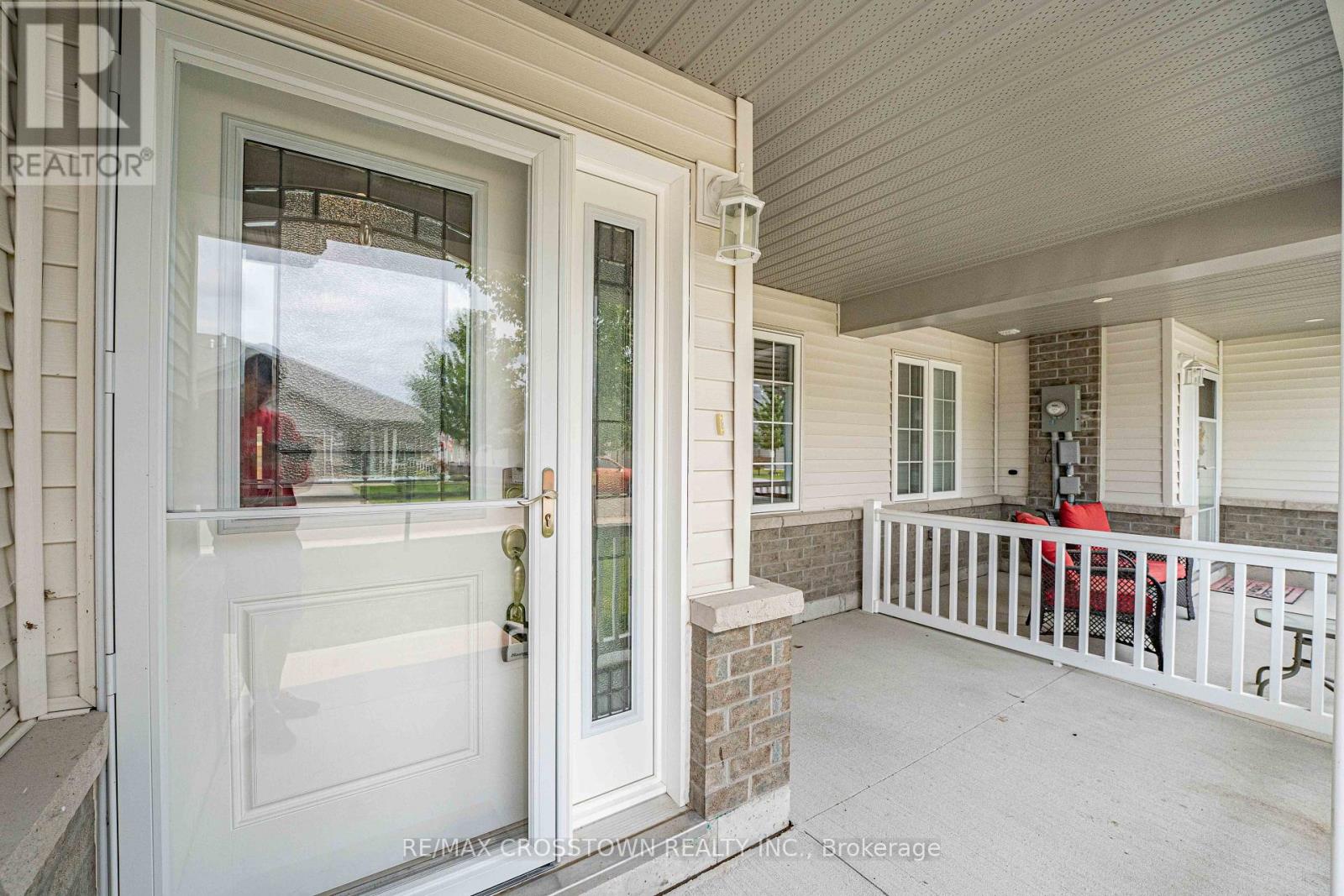 70 IVY CRESCENT - 3
