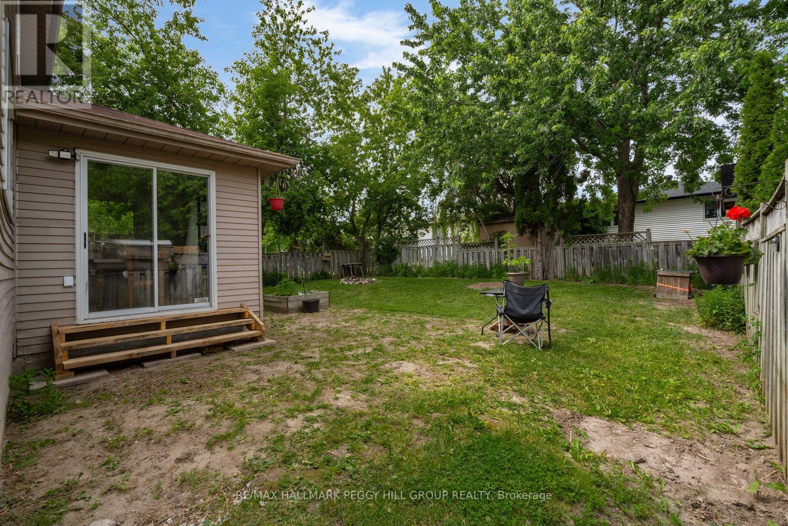 468 GROVE STREET E - Image 18