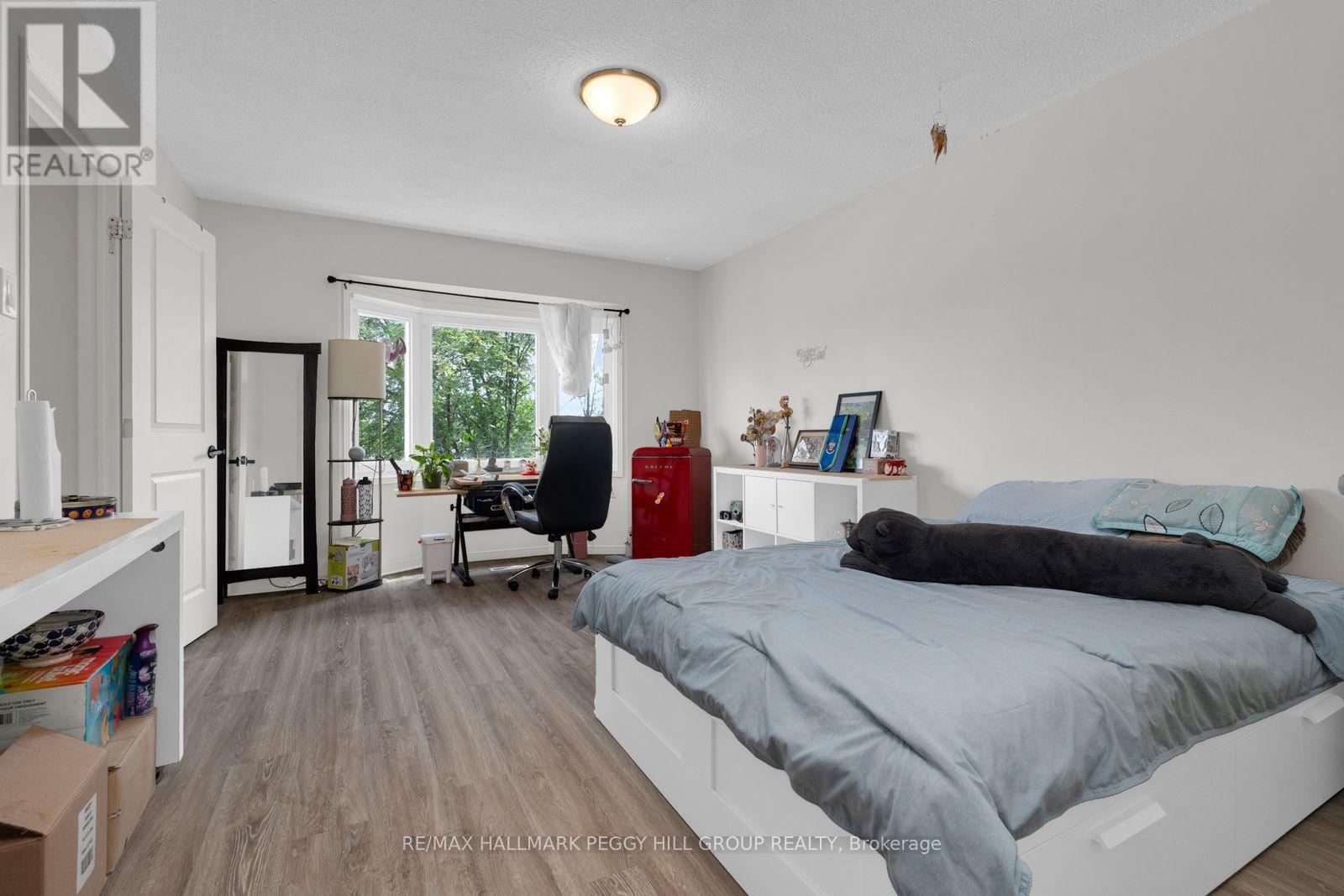 468 GROVE STREET E - Image 9