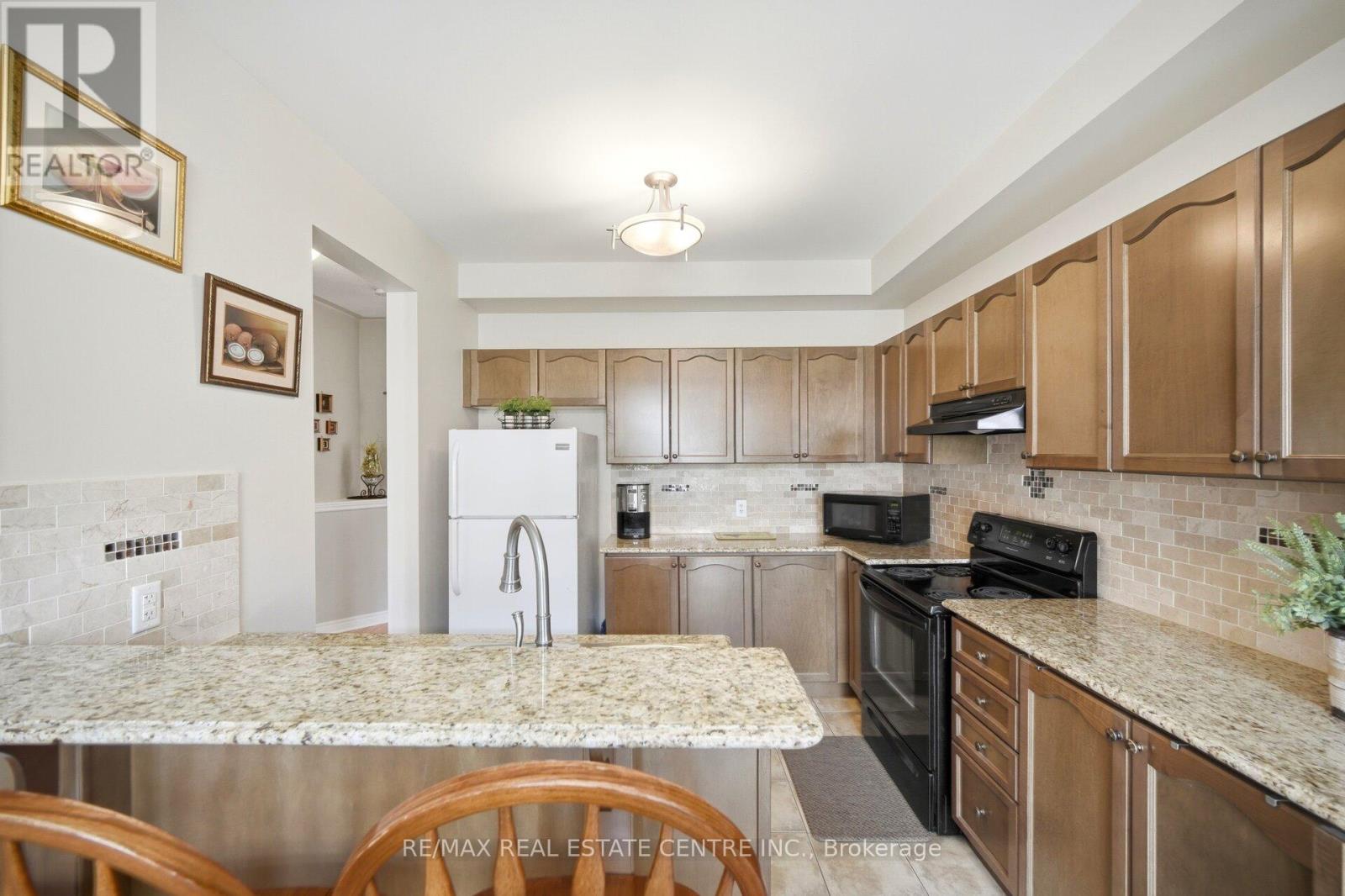 16 GAMSON CRESCENT - 12