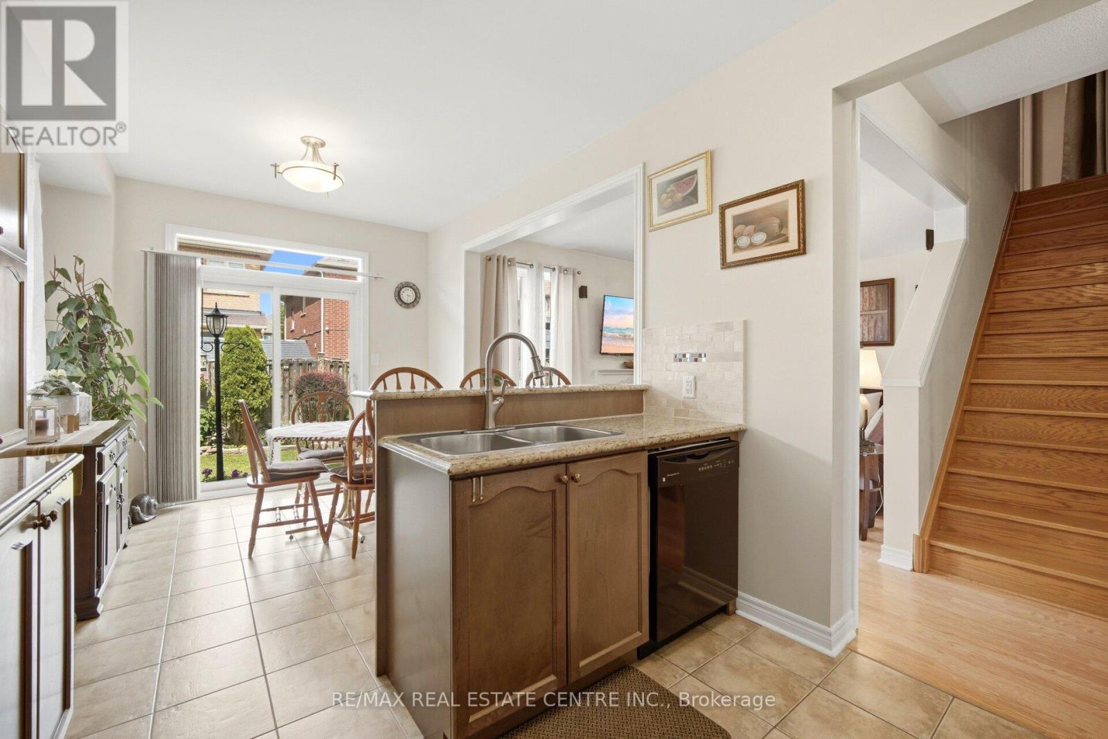 16 GAMSON CRESCENT - 14