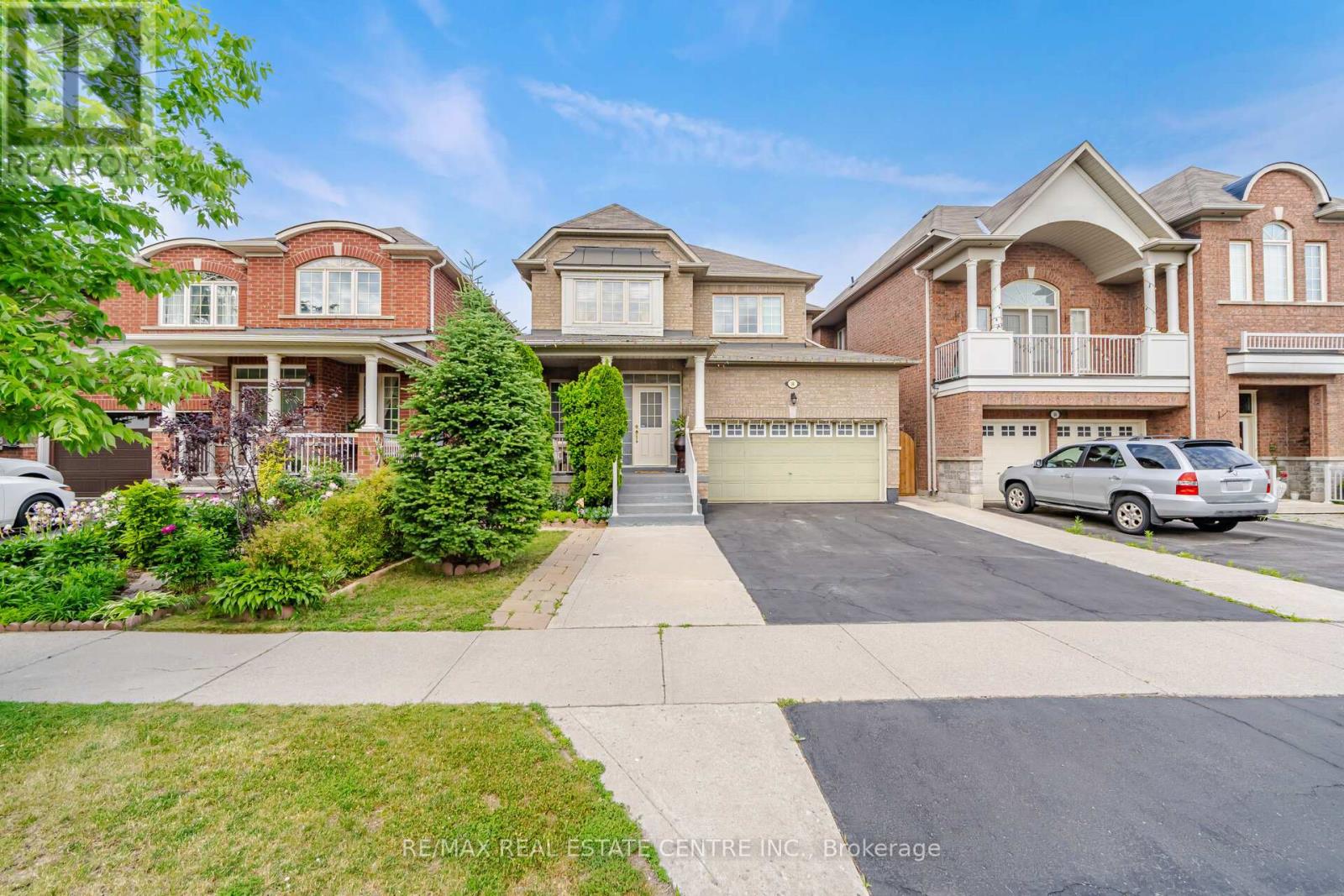 16 GAMSON CRESCENT - 2