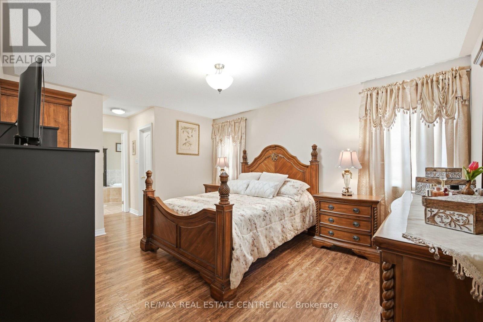 16 GAMSON CRESCENT - 22
