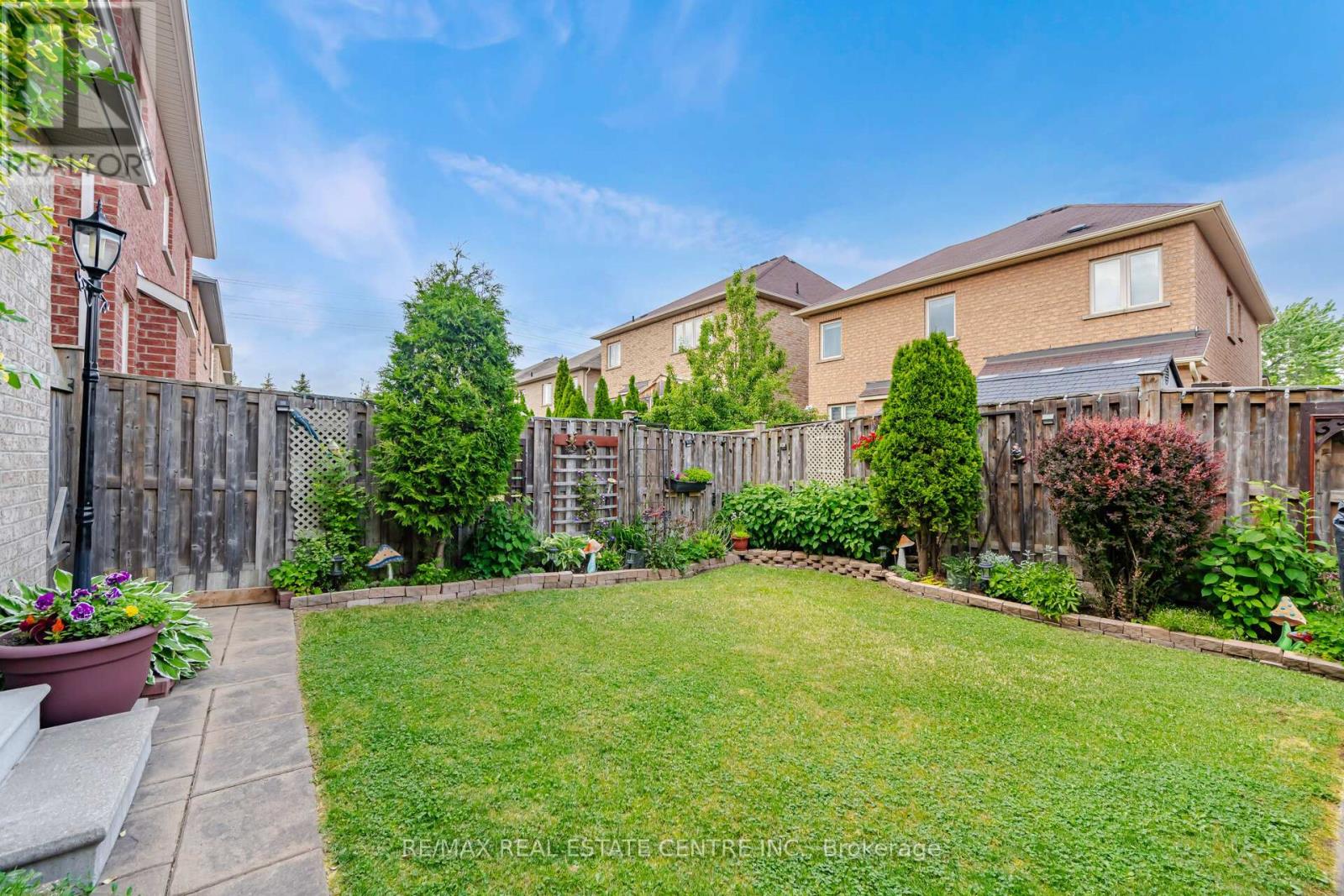 16 GAMSON CRESCENT - 48