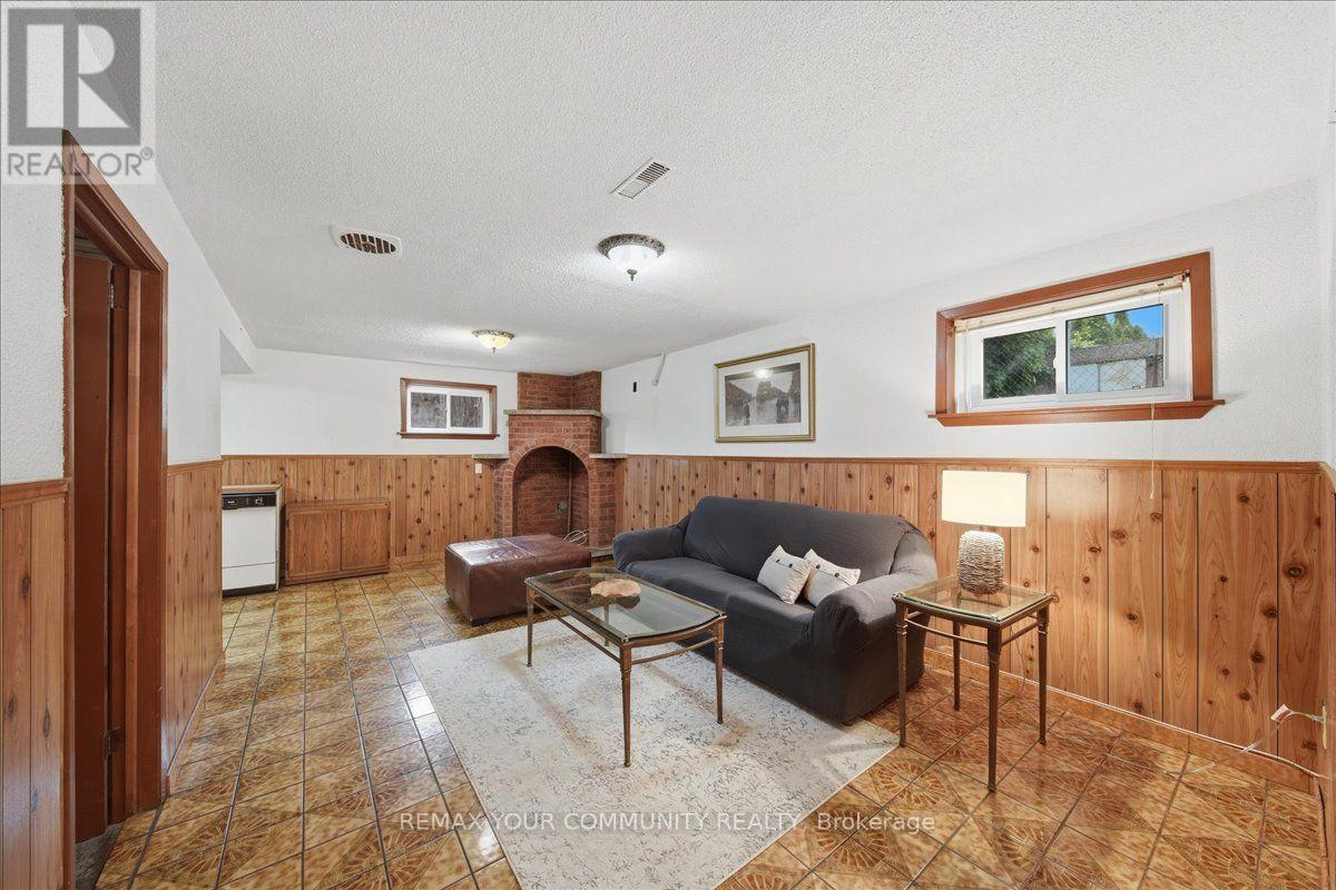 9 HISEY CRESCENT - 24