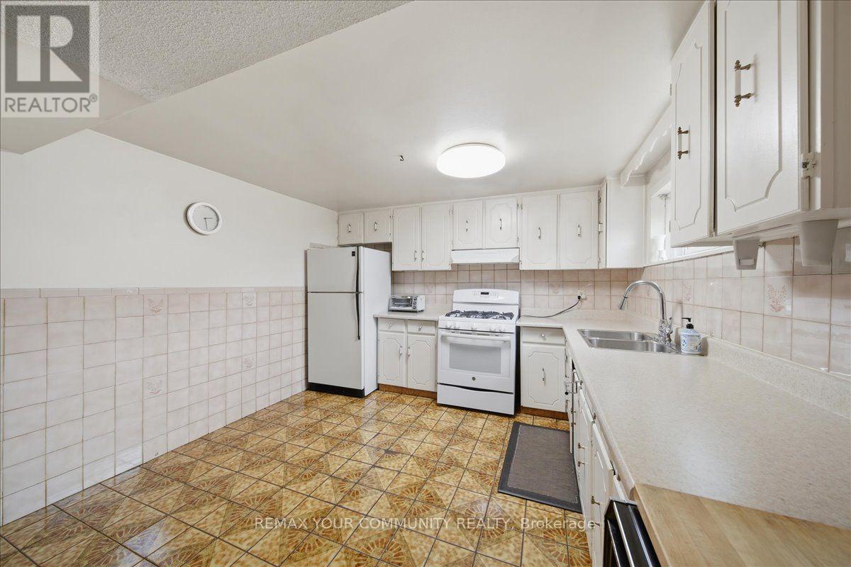 9 HISEY CRESCENT - 27