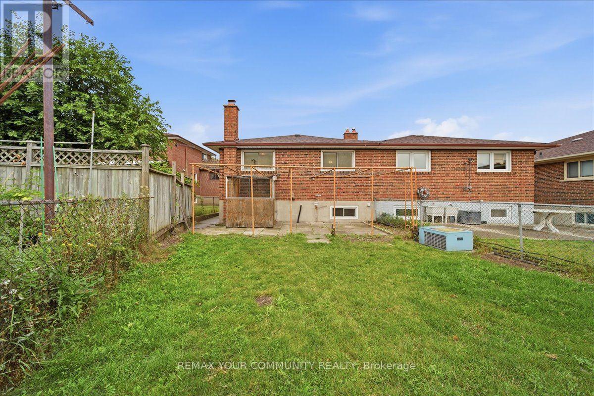 9 HISEY CRESCENT - 33