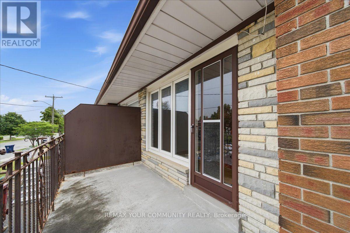 9 HISEY CRESCENT - 35