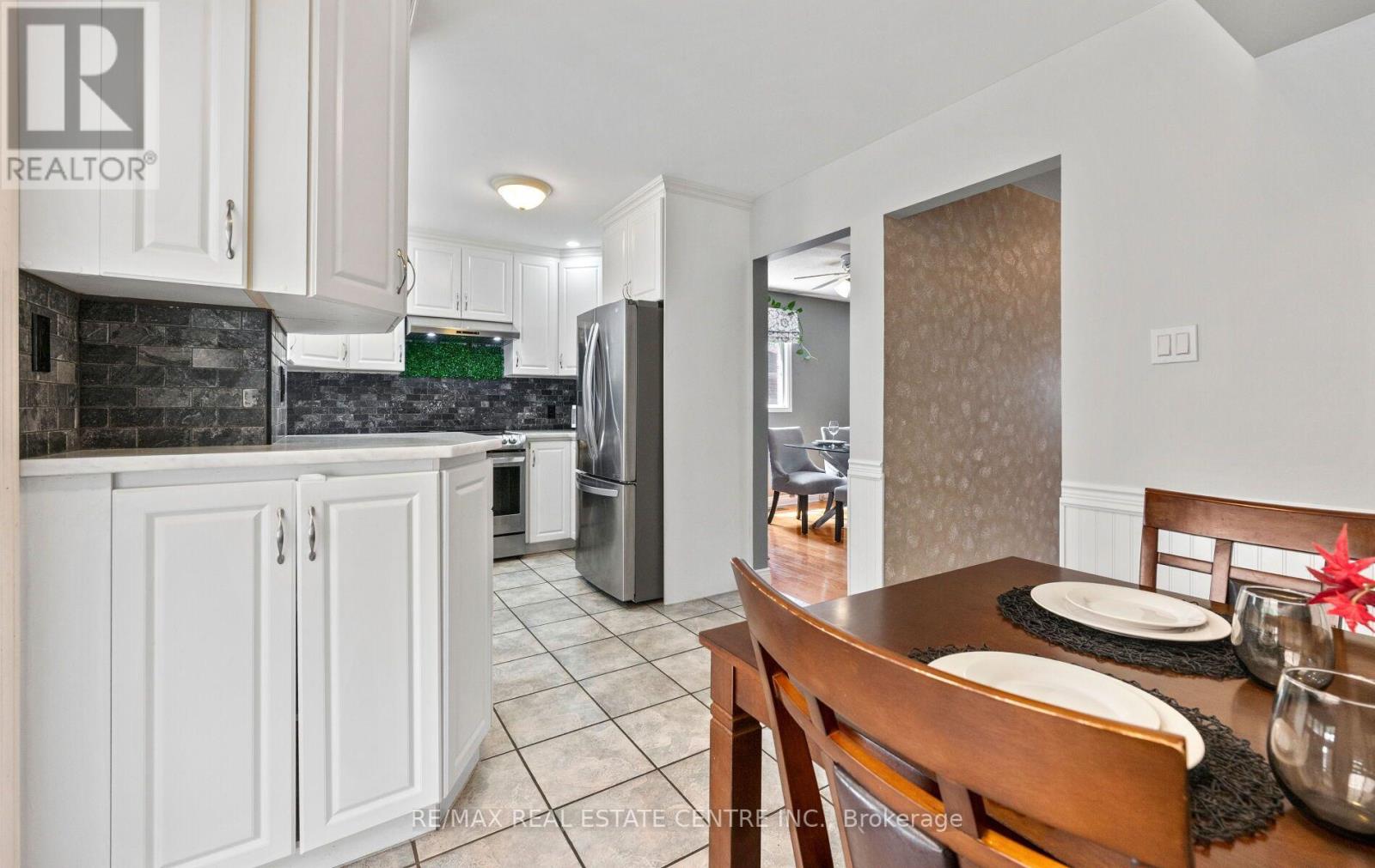 4 ECCLESTONE DRIVE - 14