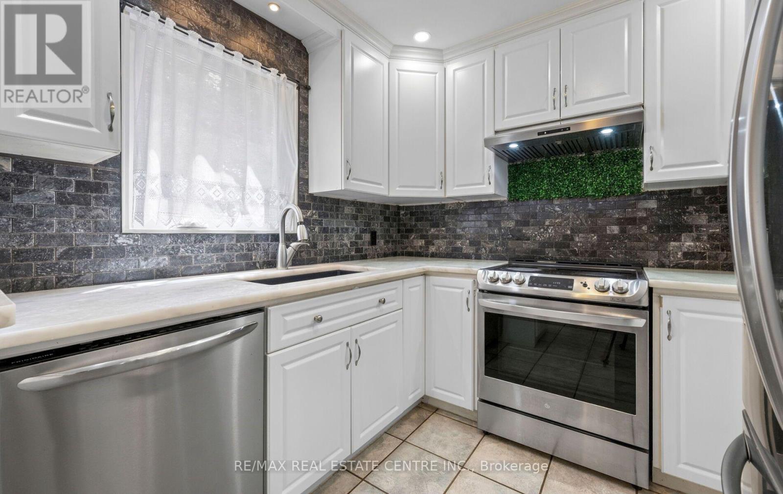 4 ECCLESTONE DRIVE - 17