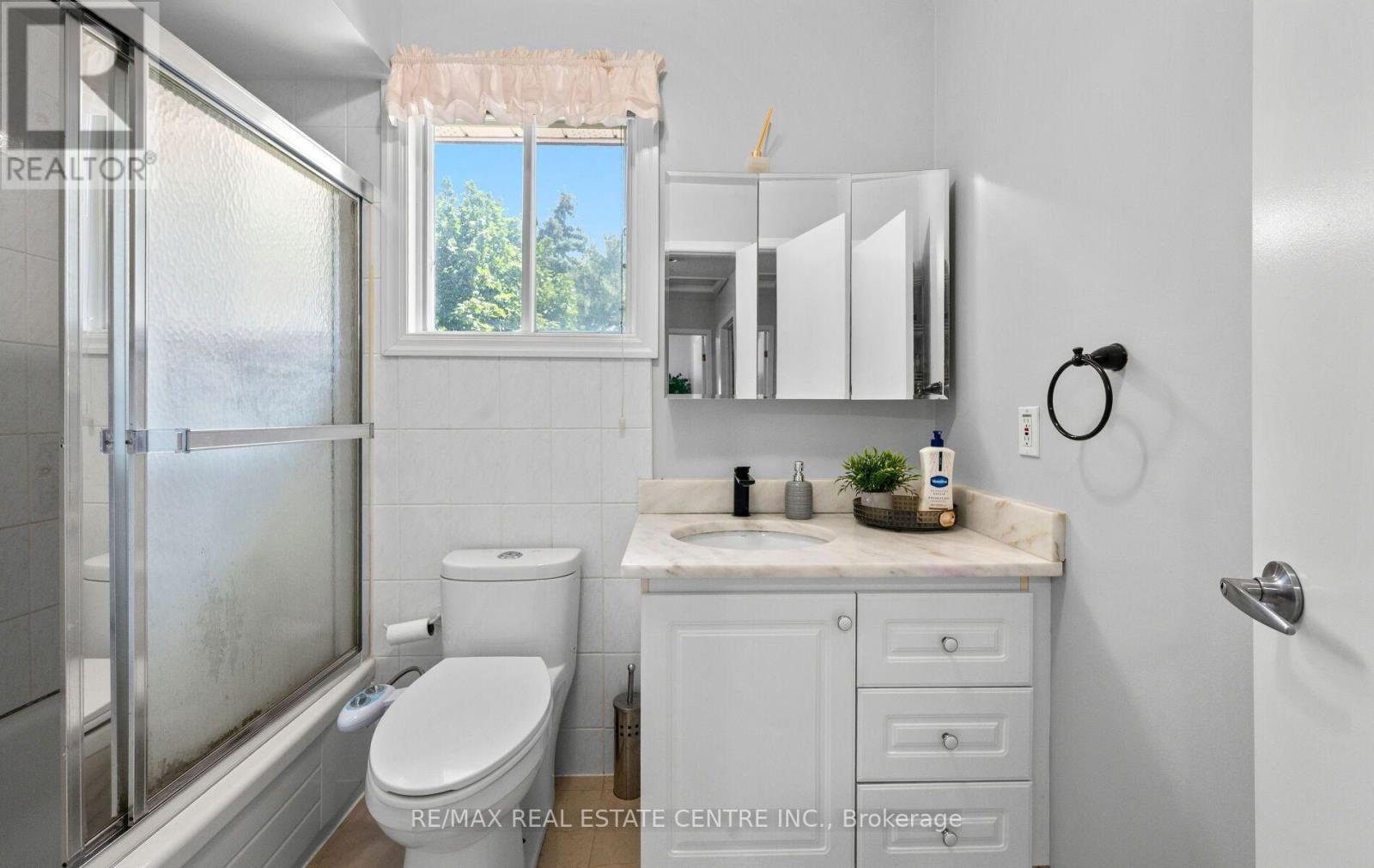 4 ECCLESTONE DRIVE - 28