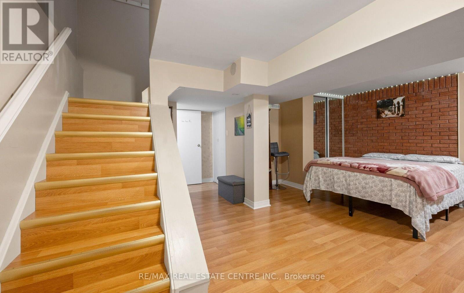 4 ECCLESTONE DRIVE - 30