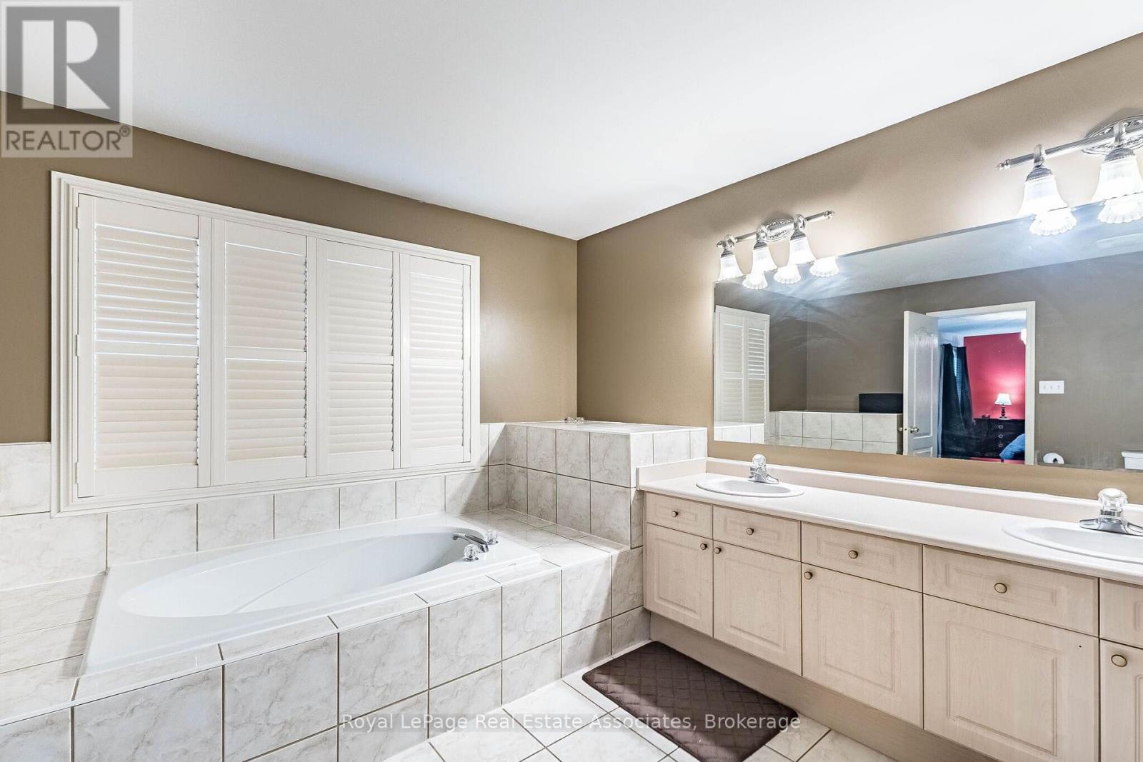 37 LATANIA BOULEVARD - Image 31