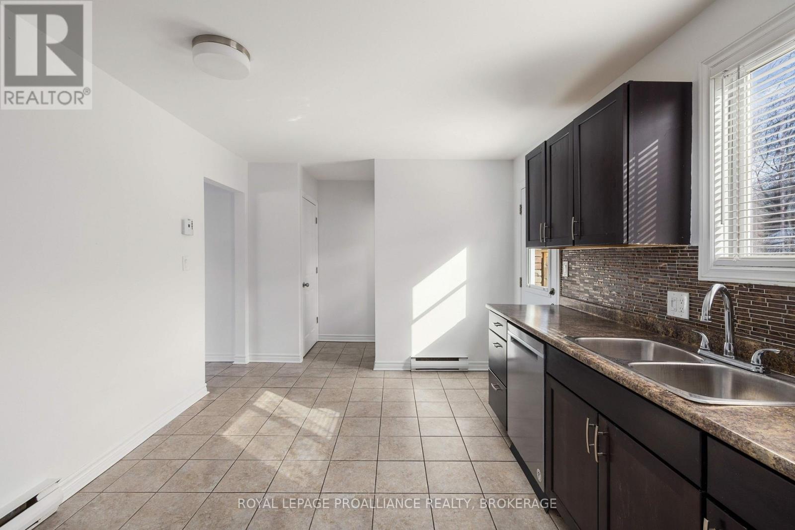 #53 44 ROSEMUND CRESCENT - 12