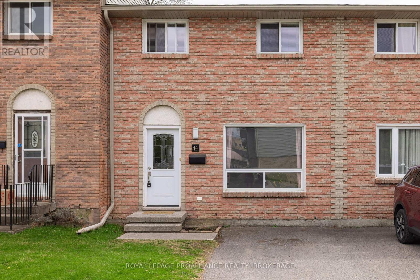 #53 44 ROSEMUND CRESCENT - 3