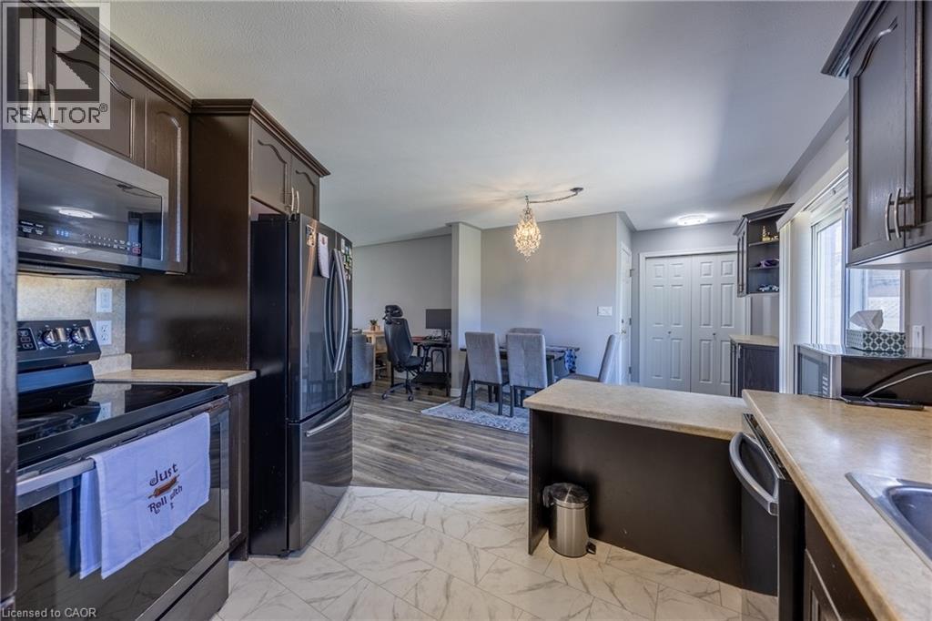 44 GEOFFERY Road - 9