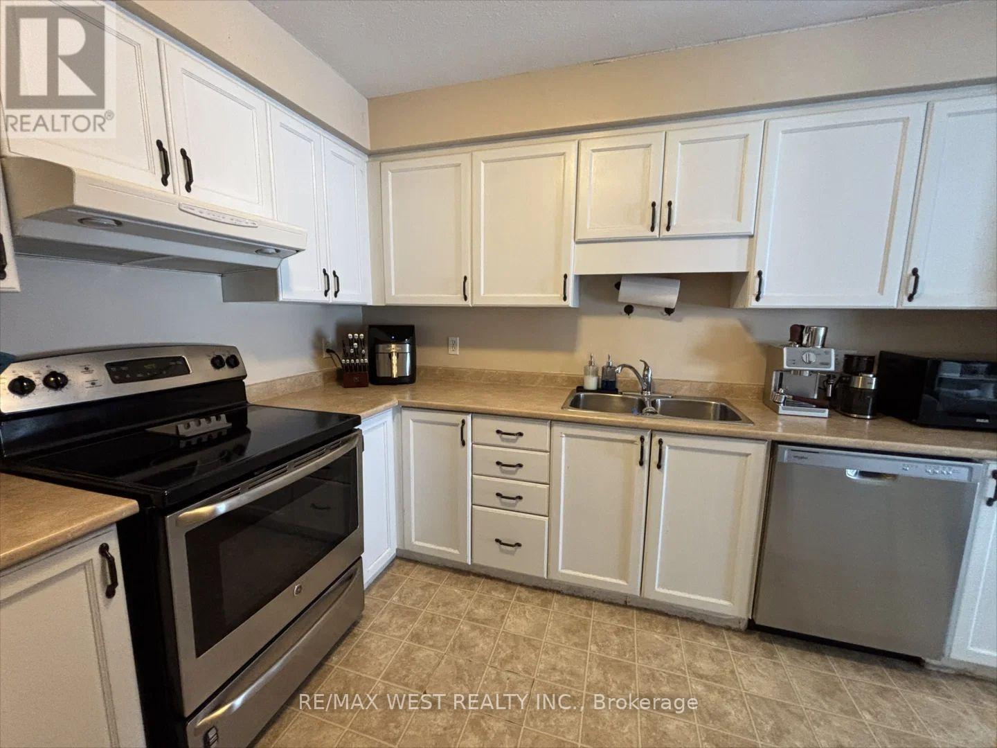 645B BASSWOOD STREET — photo 2