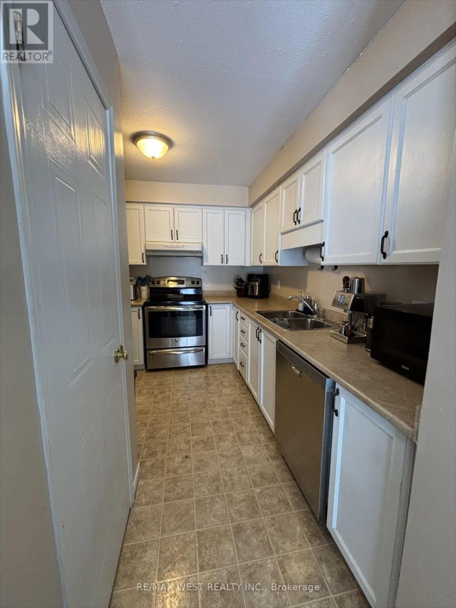 645B Basswood Street, Waterloo, Ontario, N2V2K8, Waterloo, Ontario — photo 4 of 5