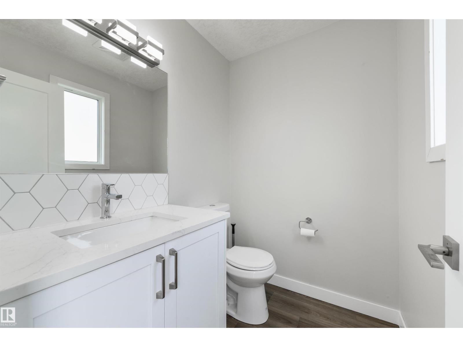 4614 53 ave - 35