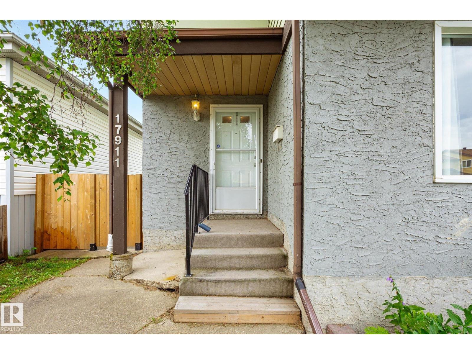 17911 77 AV NW - 3