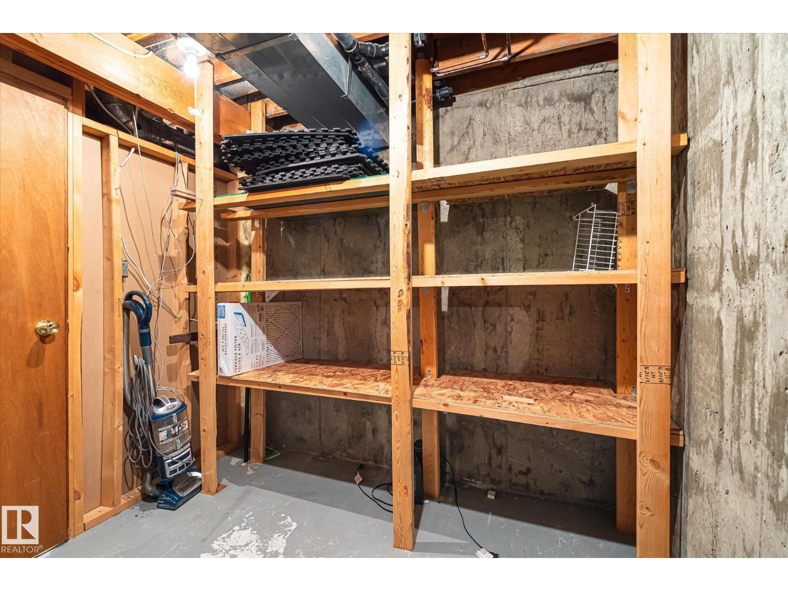17911 77 AV NW - 35