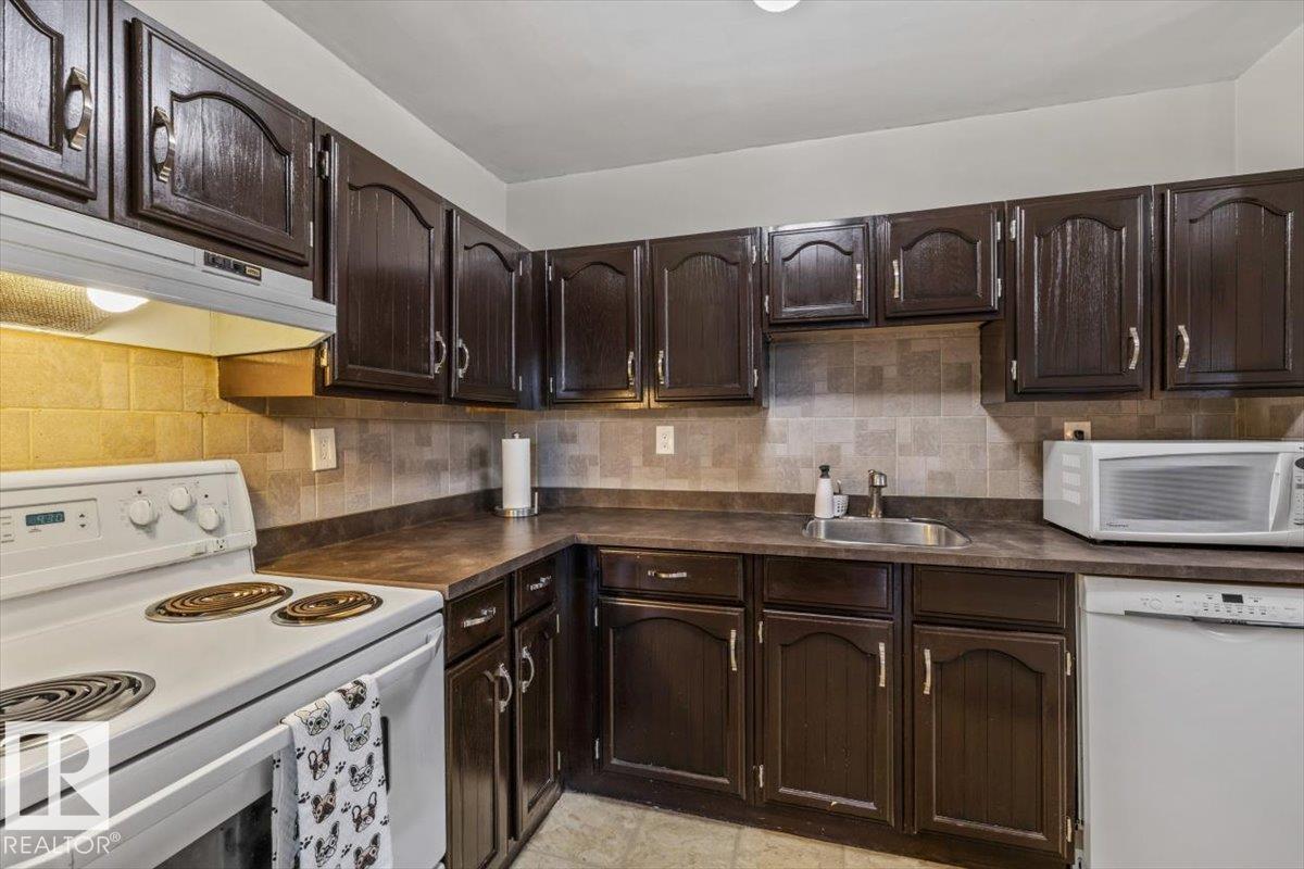 #305 – 10175 109 Street NW, Downtown (Edmonton) — photo 13 of 30: Property photo
