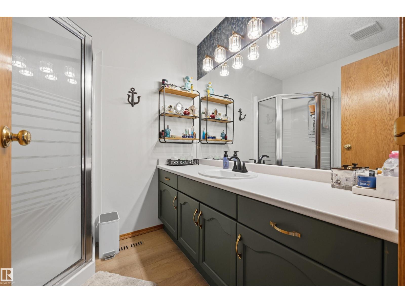 20 CHARLTON Crescent - Photo 27