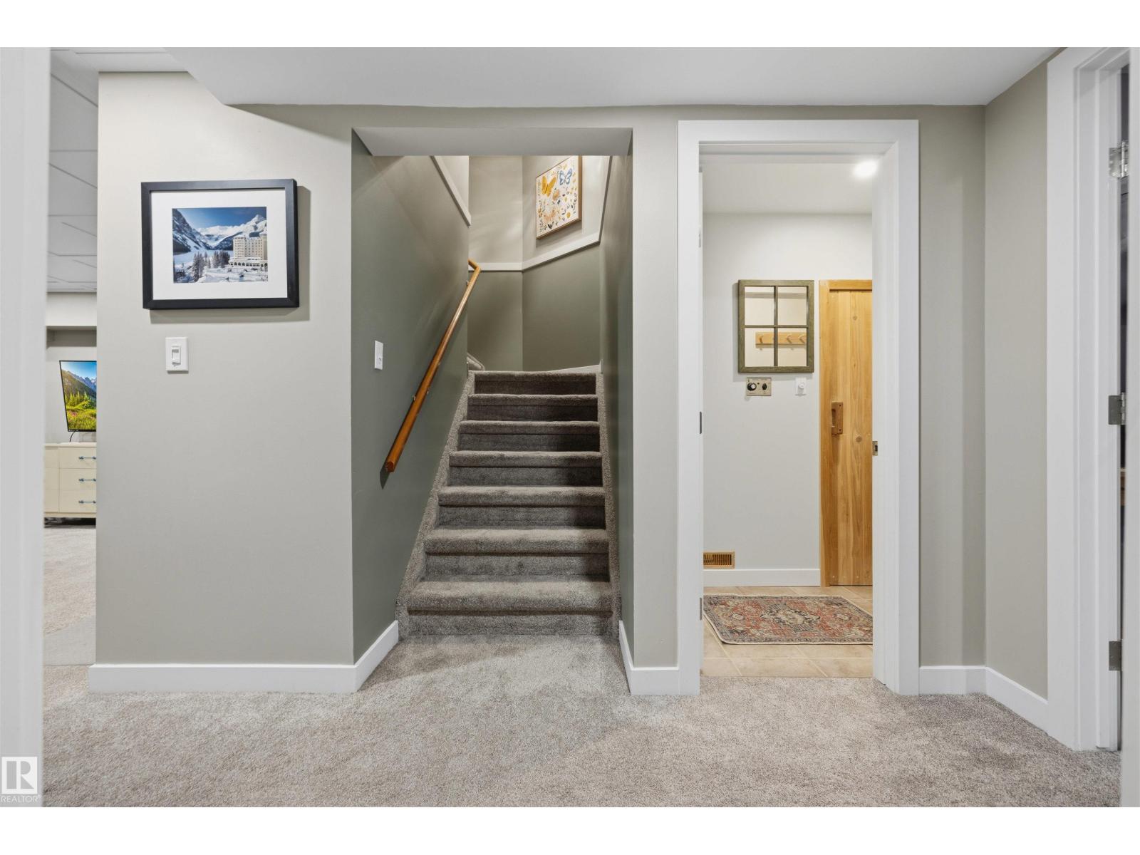 20 CHARLTON Crescent - Photo 33