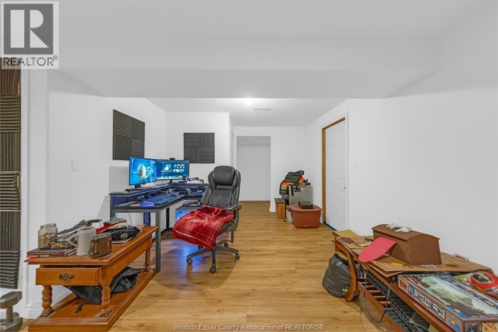 77 Whelan DRIVE - 32