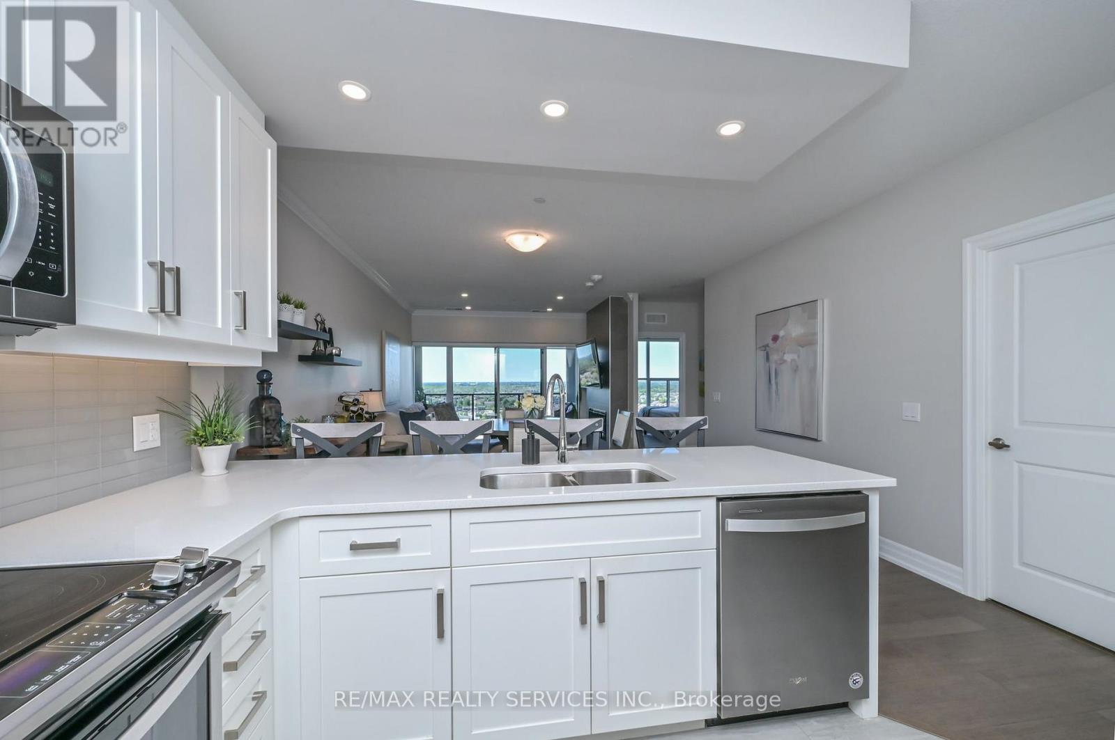 #809 1878 GORDON STREET - Image 9