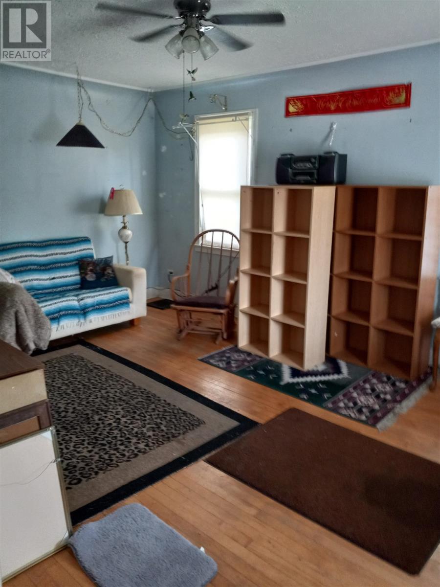 194 Wellington ST E - Image 11