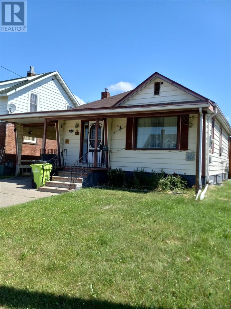 194 Wellington ST E - 2