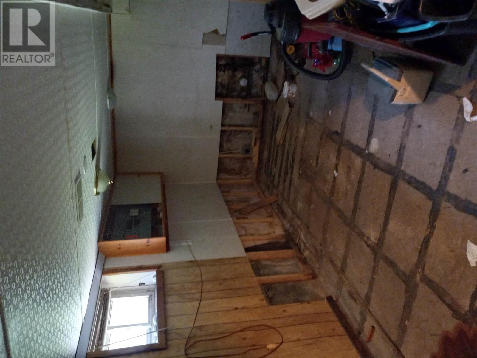 194 Wellington ST E - Image 21