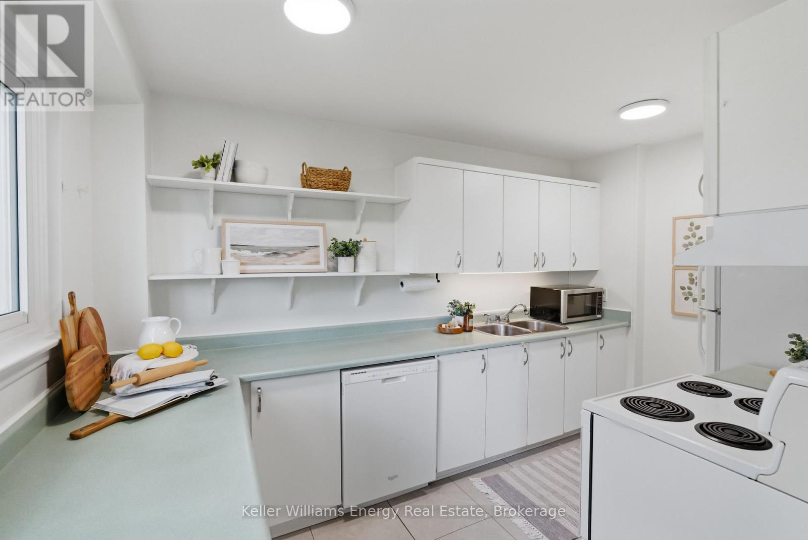#12 320 BLACKTHORN STREET - Image 11