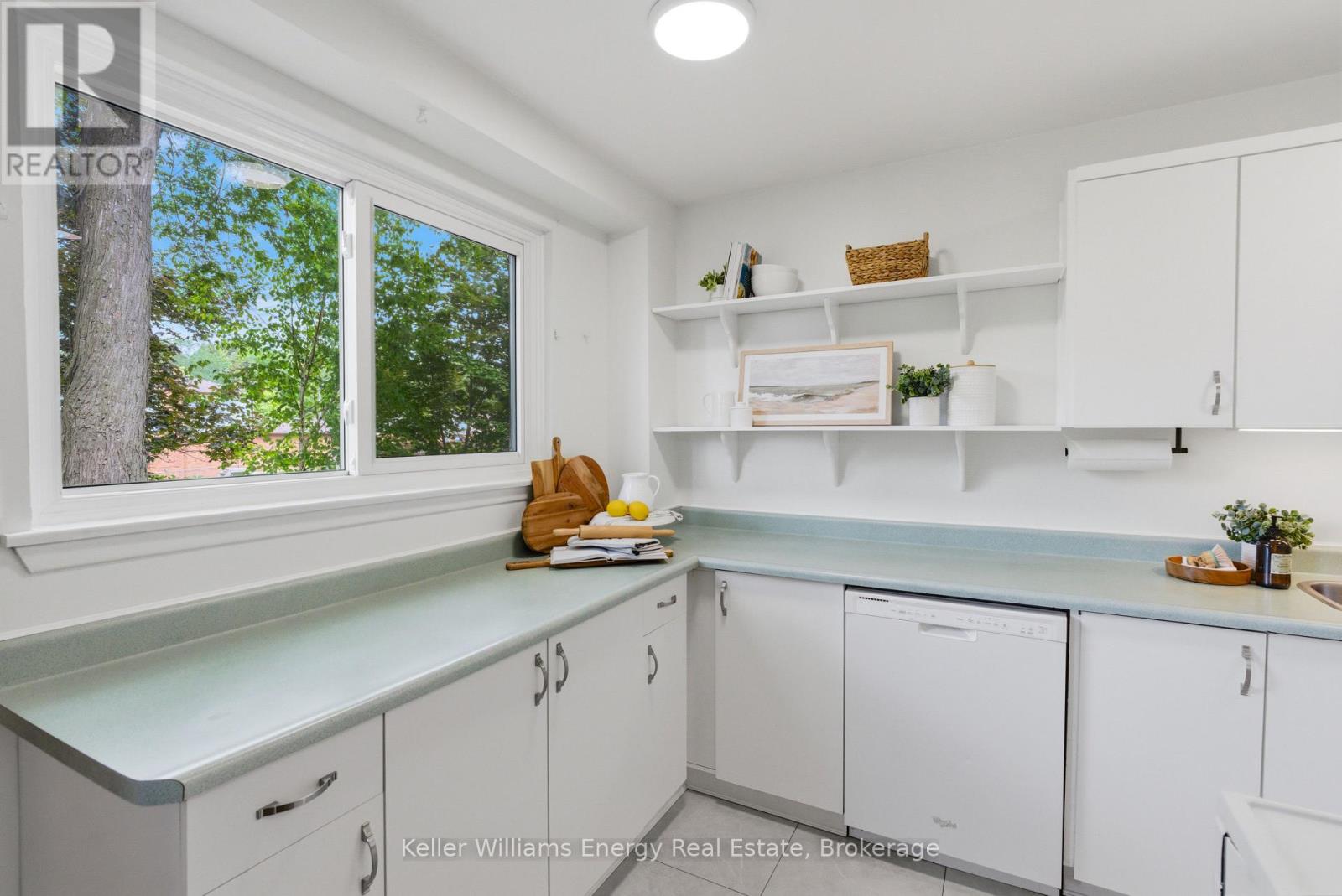 #12 320 BLACKTHORN STREET - Image 12