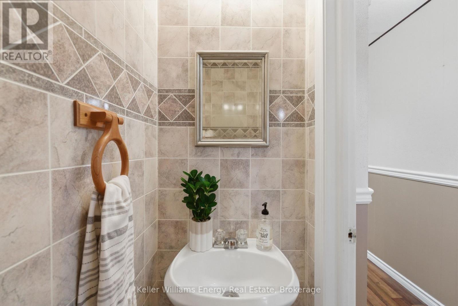 #12 320 BLACKTHORN STREET - Image 4