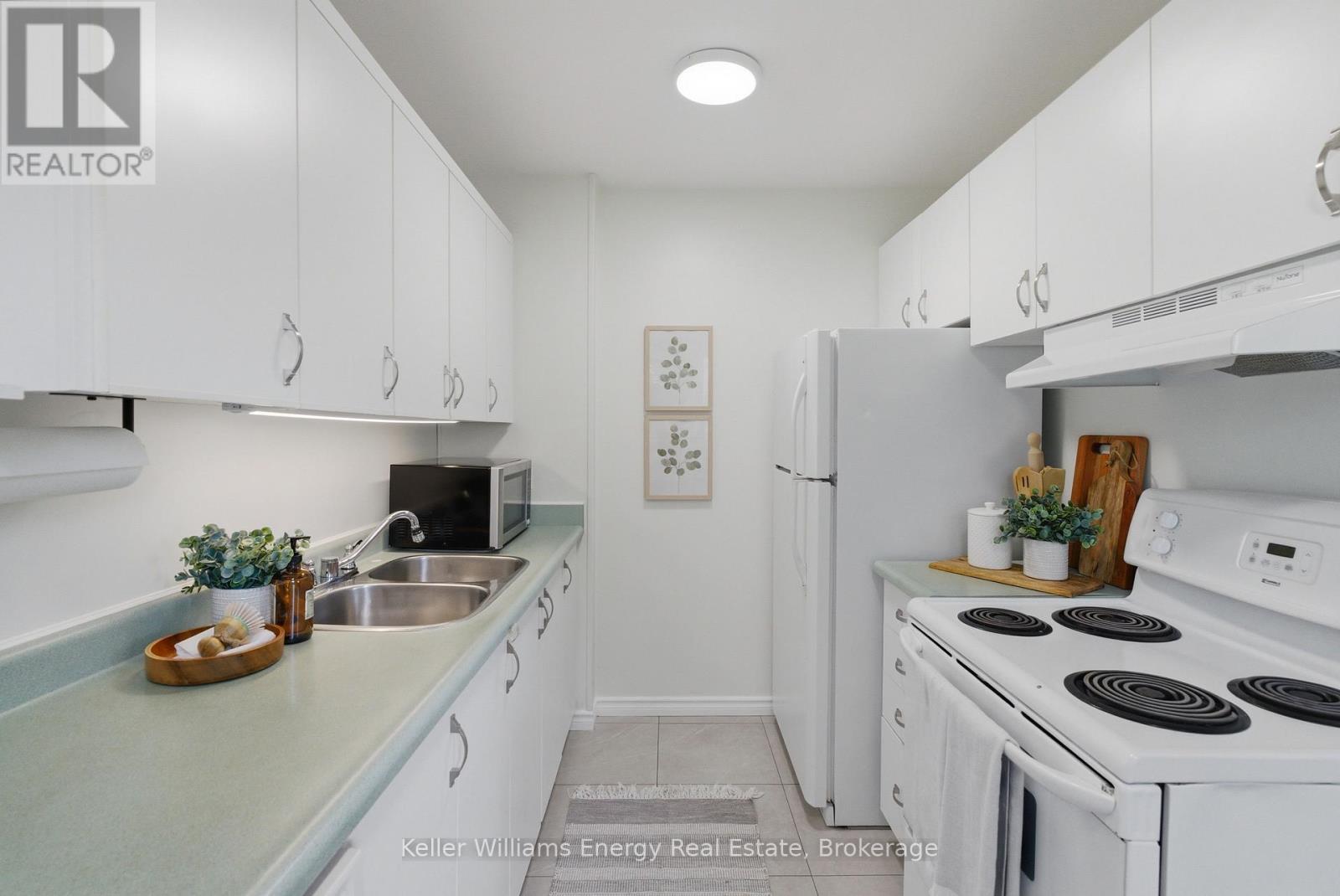 #12 320 BLACKTHORN STREET - Image 9