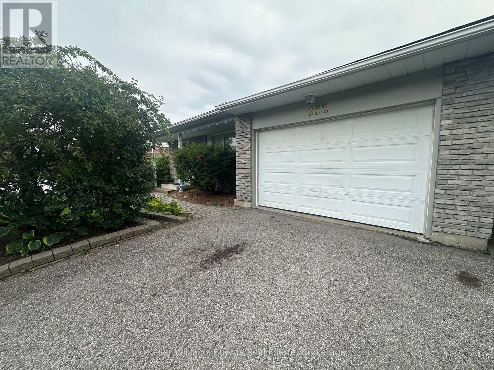 252 KEEWATIN STREET S - 2